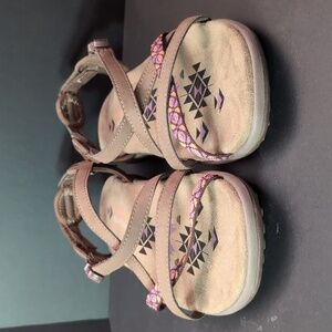 Sketchers Regay Slim Woman's Brown/Purple Sandals,size 8.